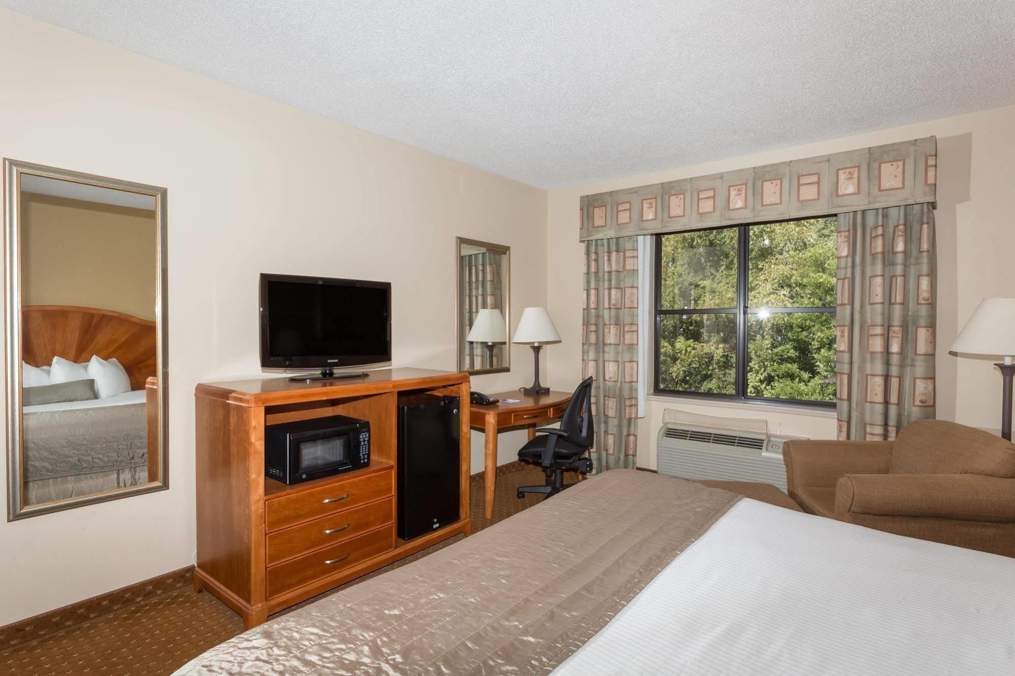 Baymont By Wyndham Asheville/Biltmore Exteriör bild