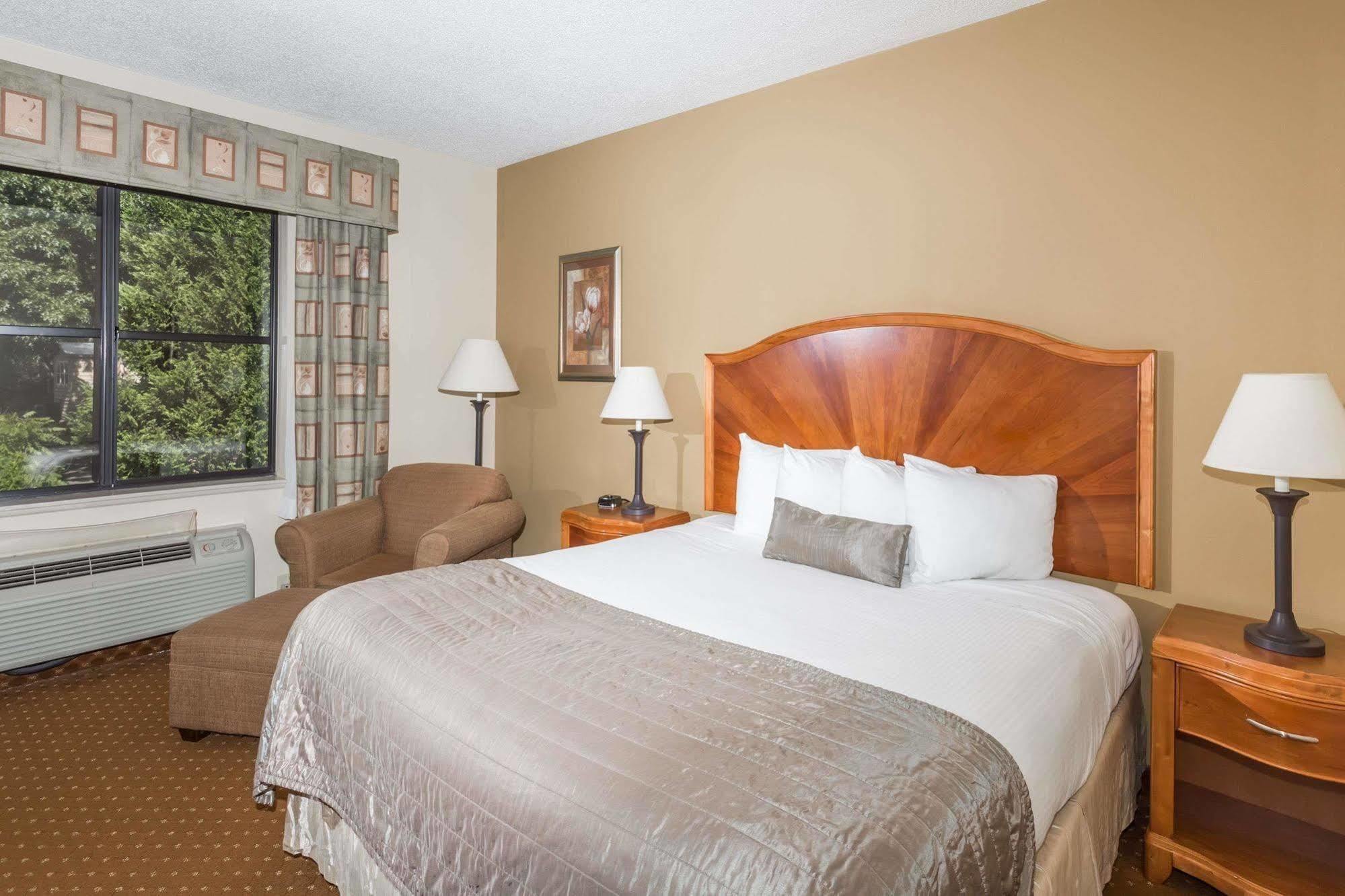 Baymont By Wyndham Asheville/Biltmore Exteriör bild